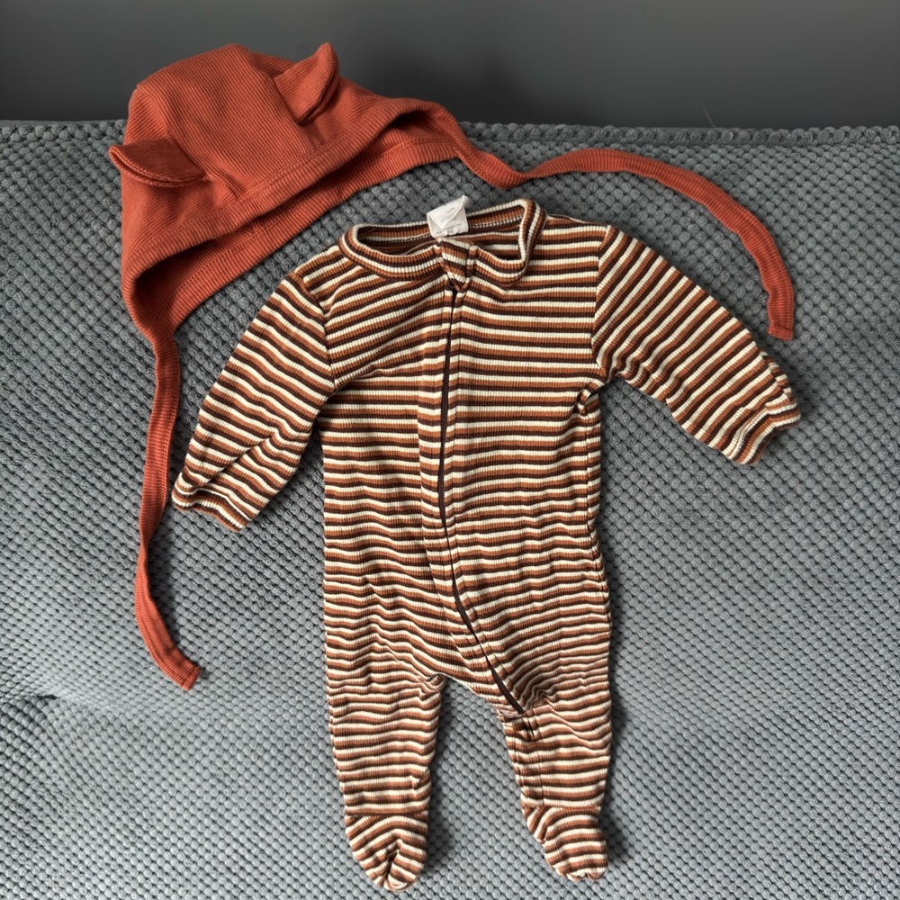 Kate Quinn Organic Cotton Striped Zipper Footie with Hat Size NB